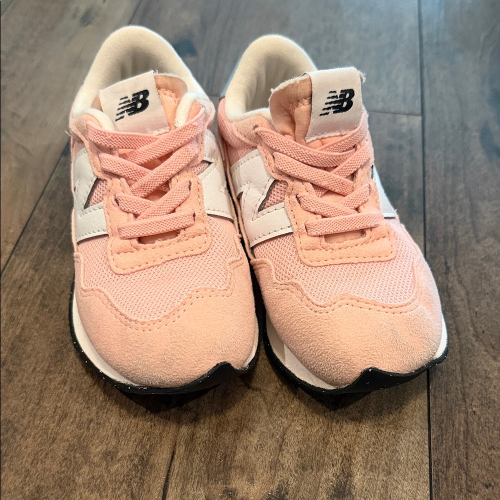 New Balance Kids Peach-Pink no lace Sneakers